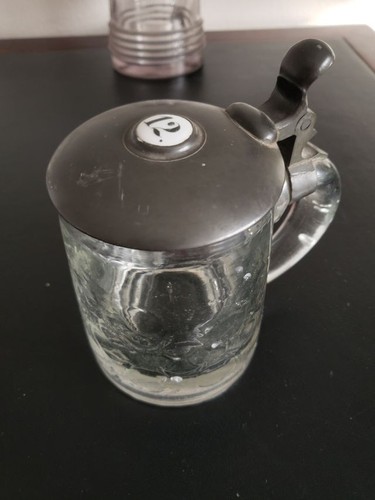 Antiker kneipe glas bierkrug - kneipe,
